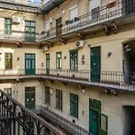 Studio - Pest Side, Downtown Apartment
